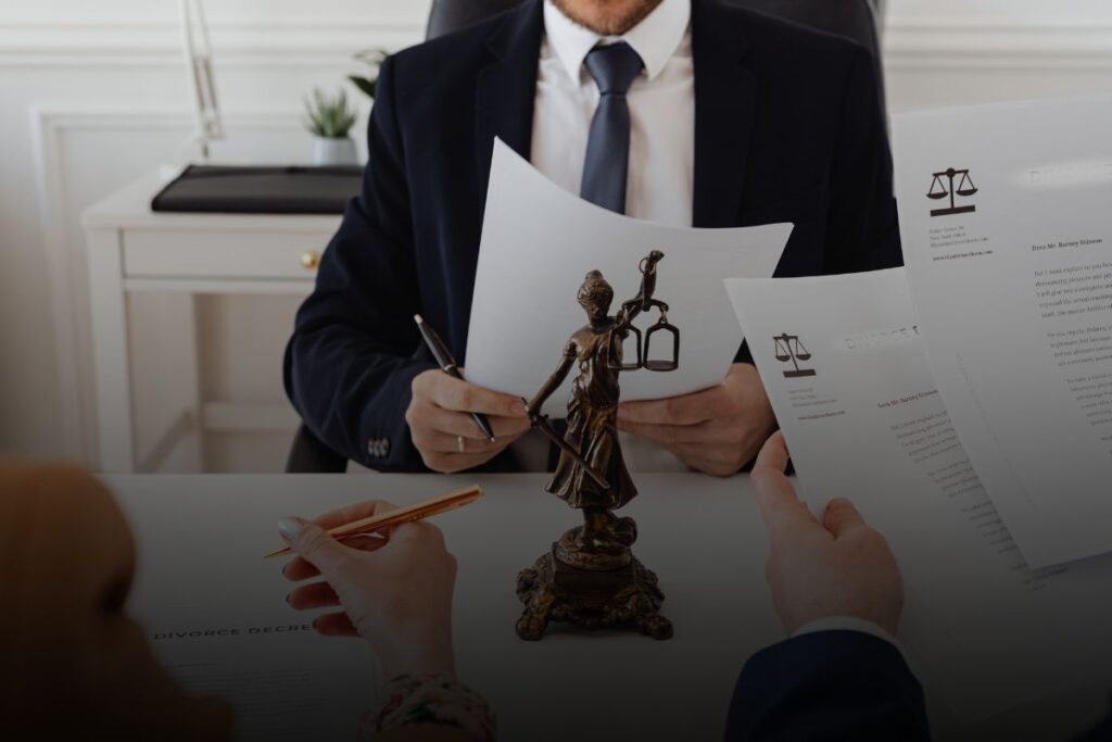 no condena delitos menores